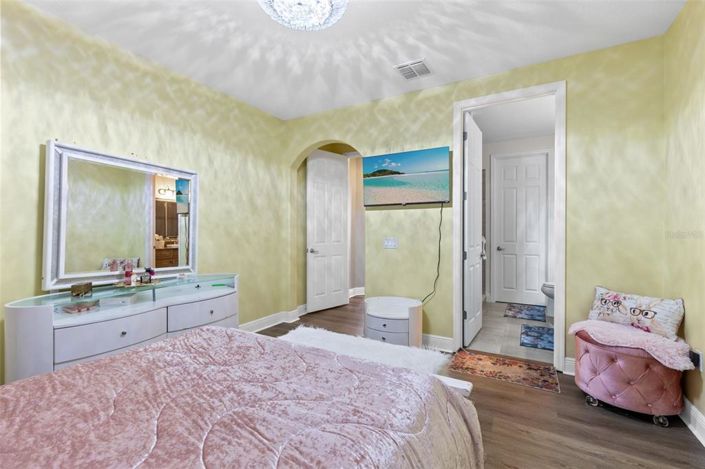 Image No.31-5 Bed Property for sale