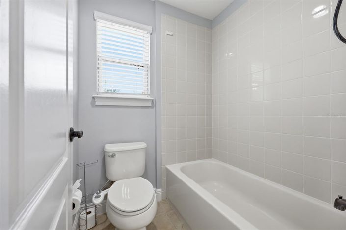 Image No.40-5 Bed Property for sale