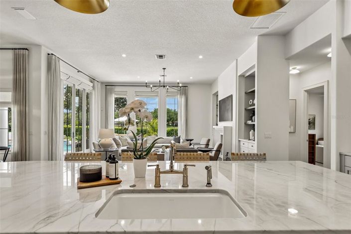 Image No.40-5 Bed Property for sale