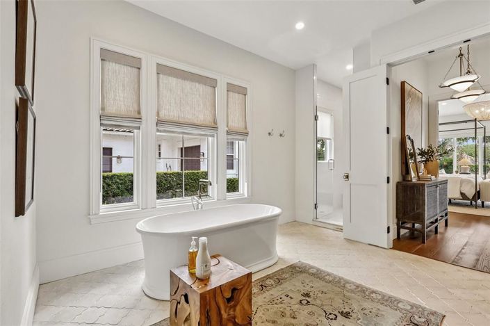 Image No.48-5 Bed Property for sale
