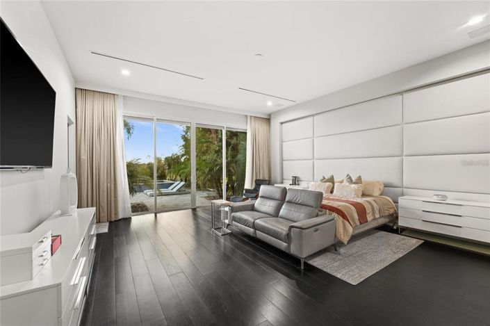 Image No.35-4 Bed Property for sale