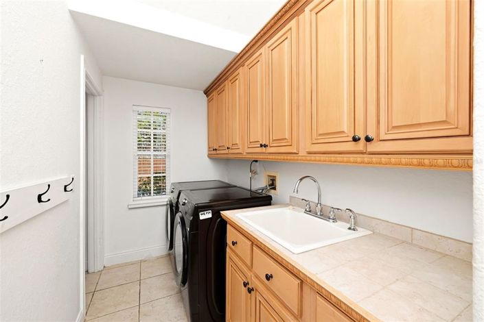 Image No.47-4 Bed Property for sale