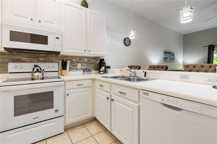 Image No.10-3 Bed Property for sale