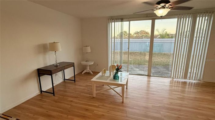 Image No.2-4 Bed Townhouse for sale