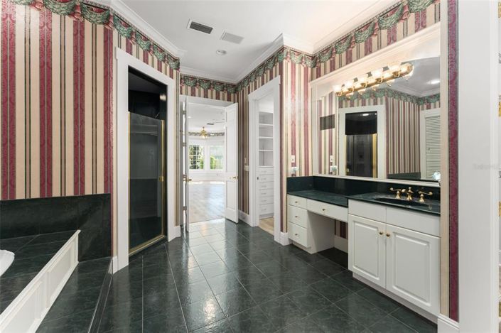 Image No.43-5 Bed Property for sale