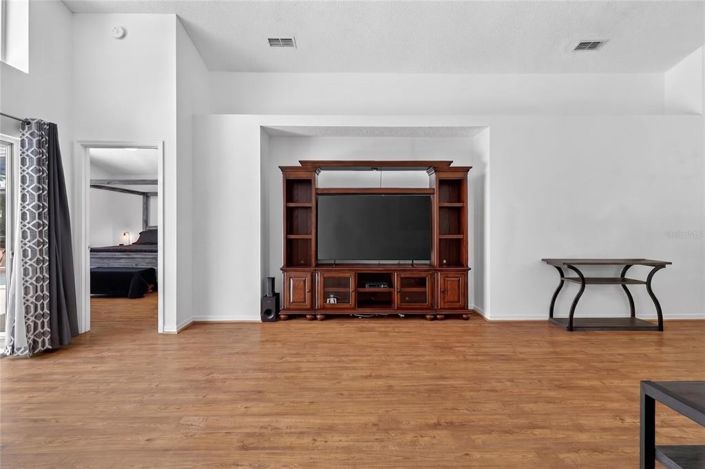 Image No.9-3 Bed Property for sale
