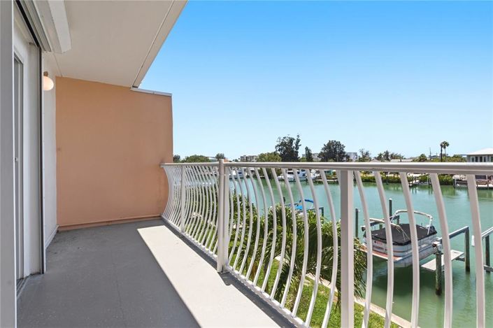 Image No.6-2 Bed Townhouse for sale