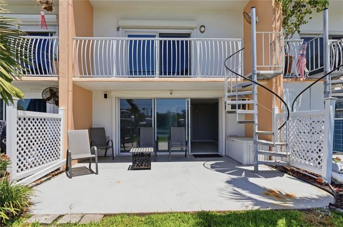 Image No.60-2 Bed Townhouse for sale