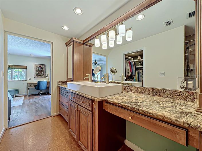Image No.35-3 Bed Property for sale