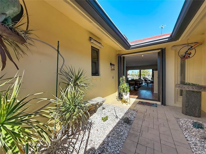 Image No.8-3 Bed Property for sale