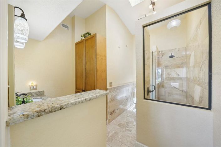 Image No.26-2 Bed Townhouse for sale