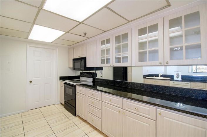 Image No.11-2 Bed Property for sale