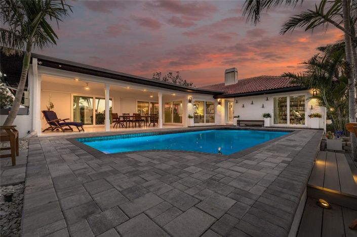 Image No.4-4 Bed Property for sale
