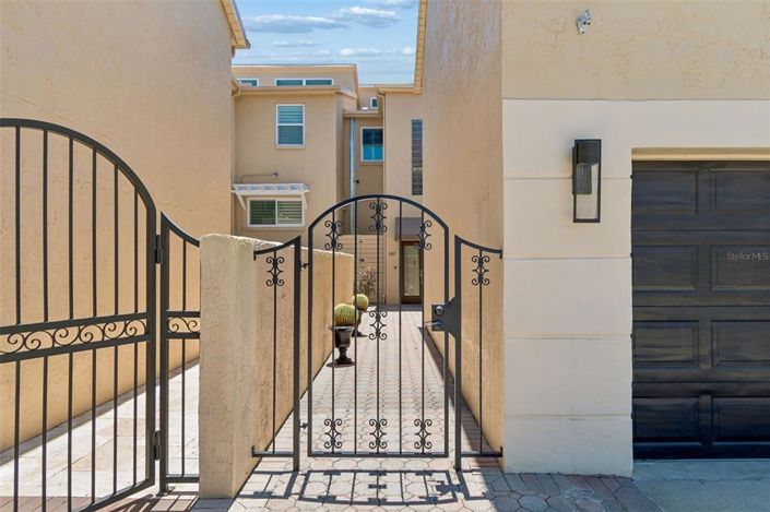 Image No.4-4 Bed Townhouse for sale