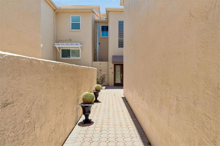 Image No.5-4 Bed Townhouse for sale