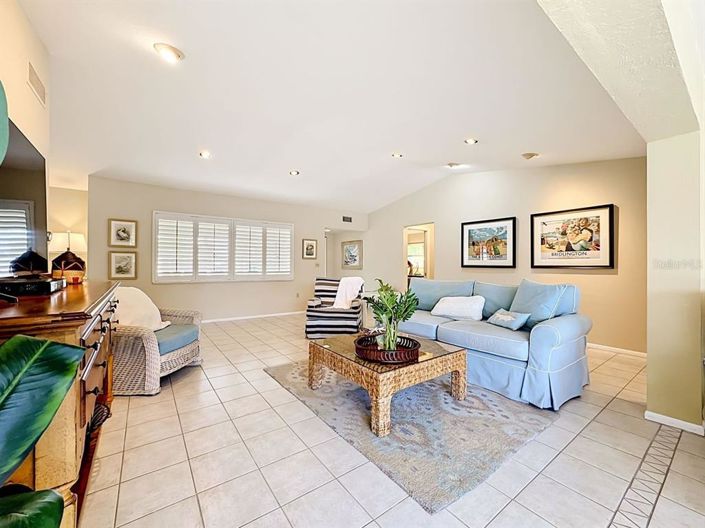 Image No.5-3 Bed Property for sale