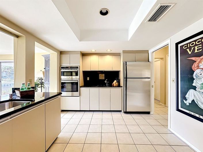 Image No.8-3 Bed Property for sale