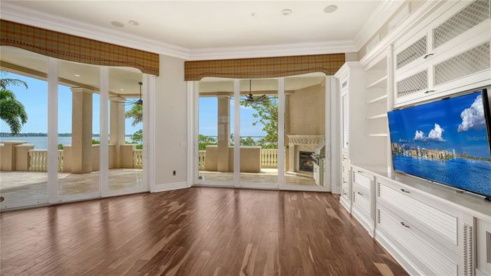Image No.20-5 Bed Property for sale