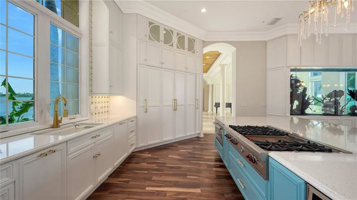 Image No.27-5 Bed Property for sale