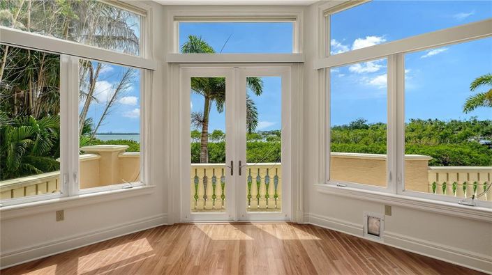Image No.31-5 Bed Property for sale