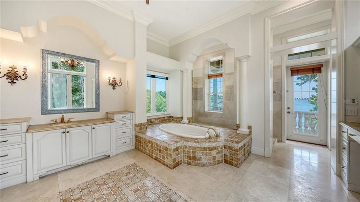 Image No.33-5 Bed Property for sale