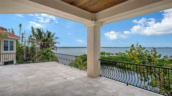 Image No.37-5 Bed Property for sale