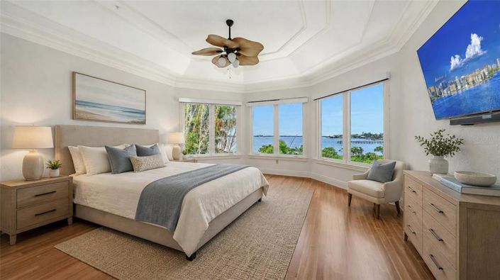 Image No.40-5 Bed Property for sale