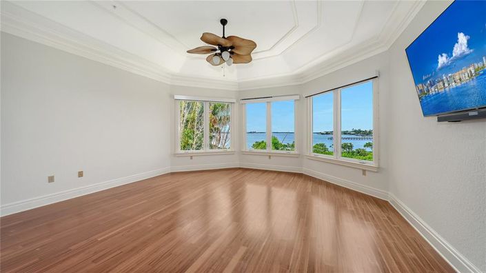 Image No.41-5 Bed Property for sale
