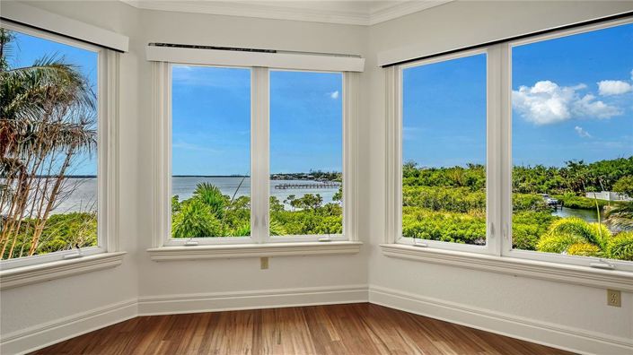 Image No.42-5 Bed Property for sale