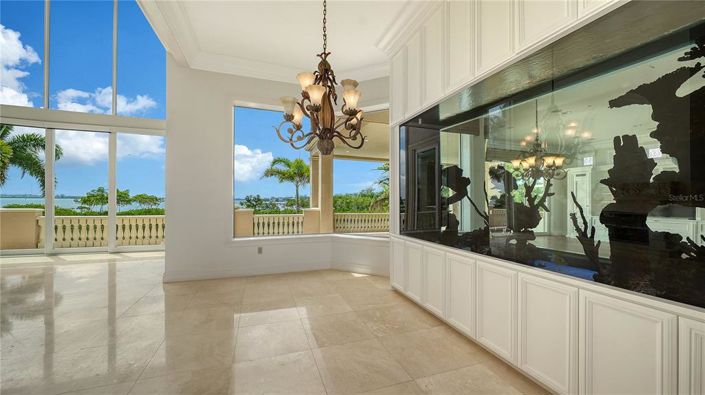 Image No.8-5 Bed Property for sale