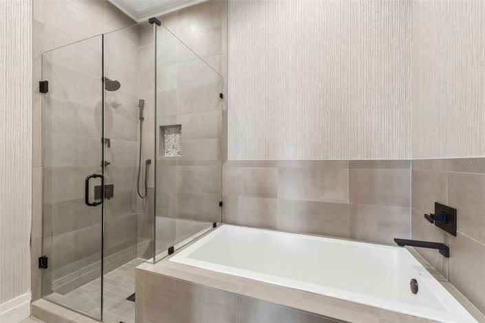 Image No.44-5 Bed Property for sale