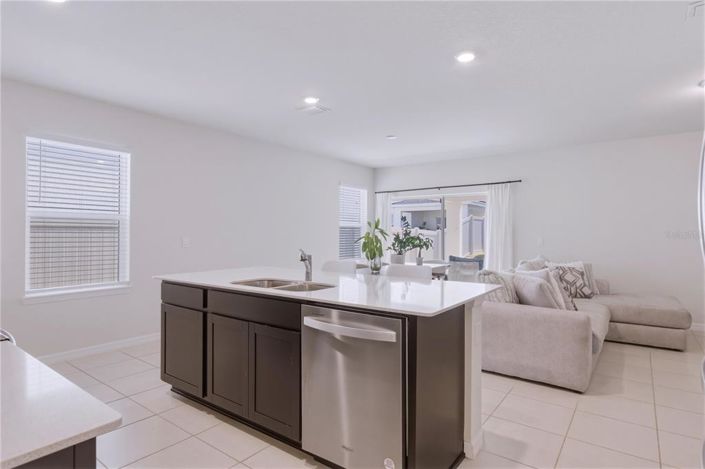 Image No.4-4 Bed Property for sale