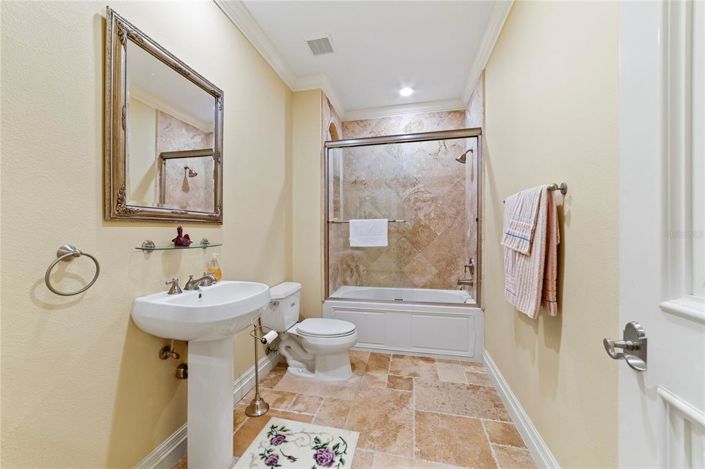 Image No.21-6 Bed Property for sale