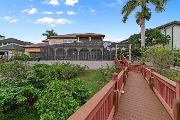 Image No.30-6 Bed Property for sale