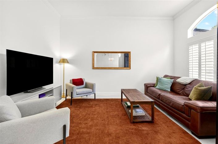 Image No.18-4 Bed Property for sale