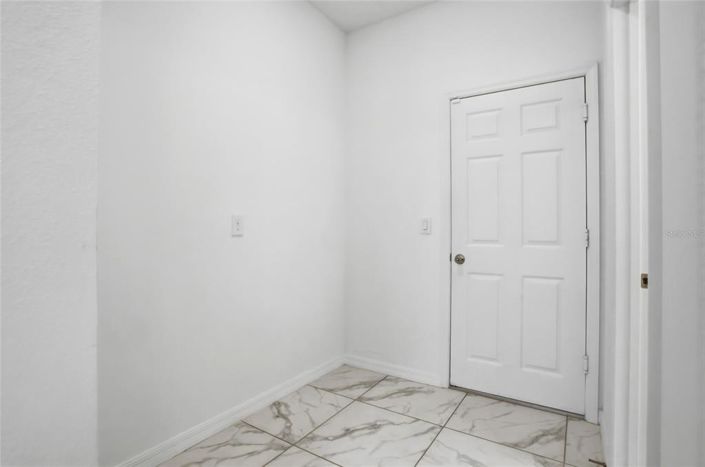 Image No.28-6 Bed Property for sale