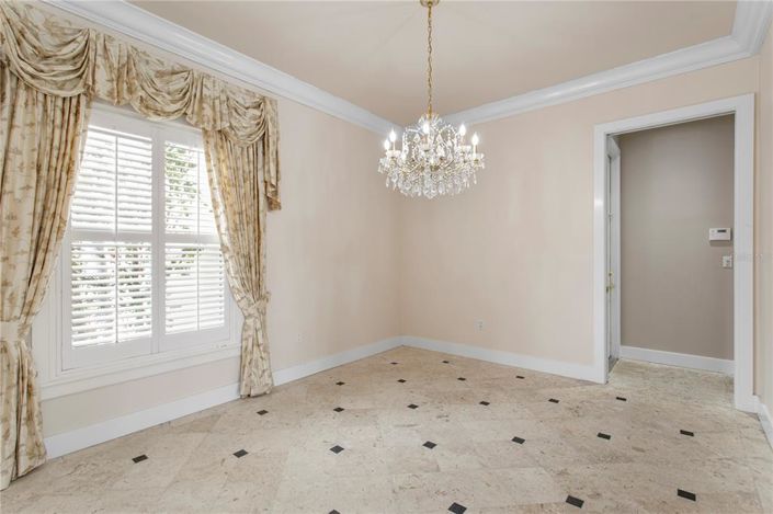 Image No.22-5 Bed Property for sale