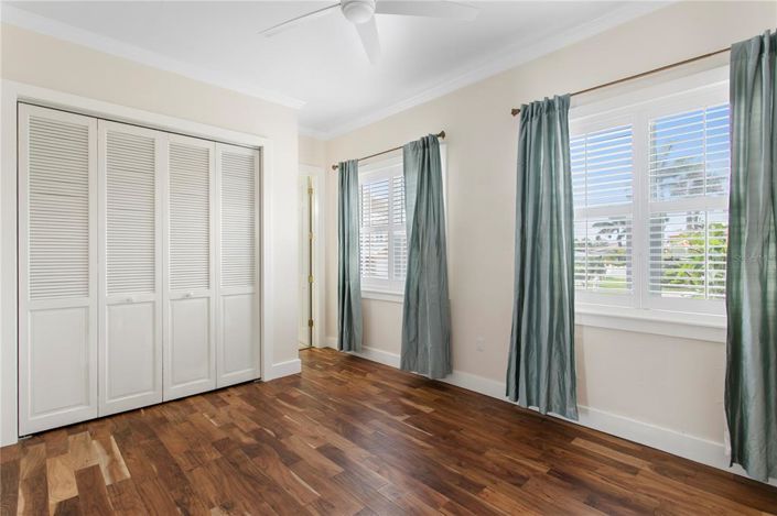 Image No.26-5 Bed Property for sale