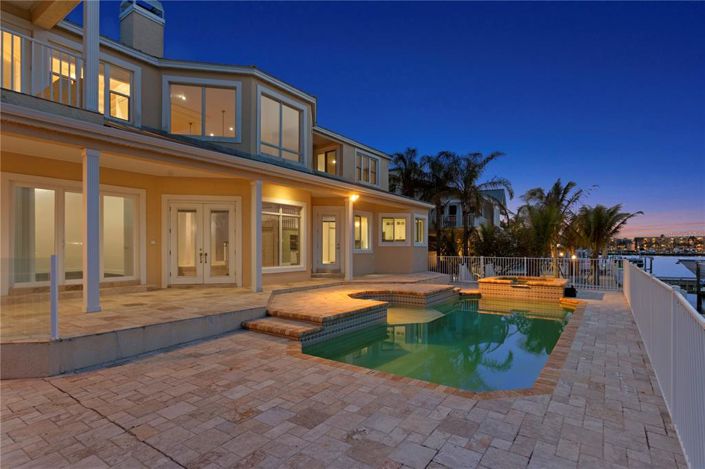 Image No.57-5 Bed Property for sale