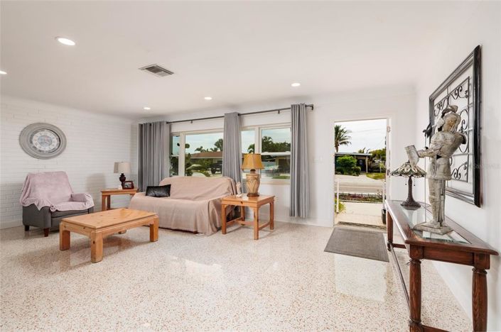 Image No.10-3 Bed Property for sale