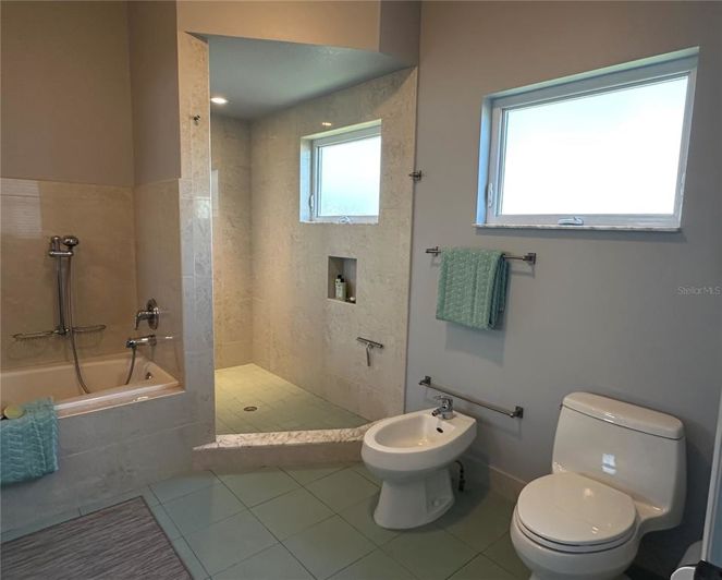 Image No.18-4 Bed Property for sale