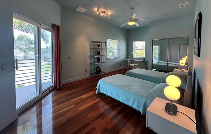 Image No.19-4 Bed Property for sale