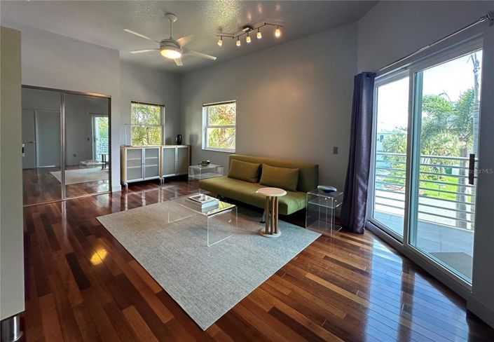 Image No.20-4 Bed Property for sale