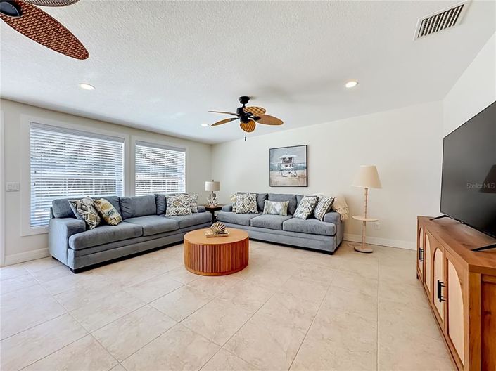 Image No.30-3 Bed Property for sale