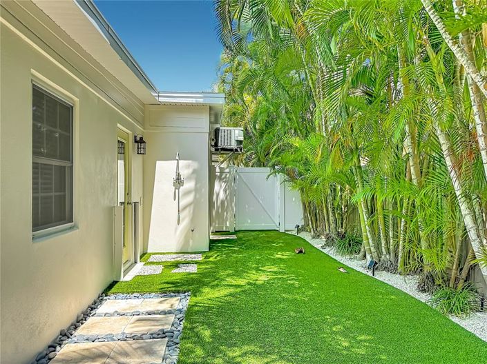 Image No.56-3 Bed Property for sale