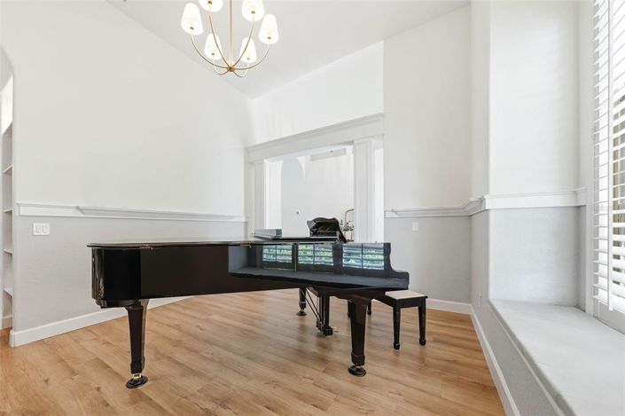 Image No.4-4 Bed Property for sale