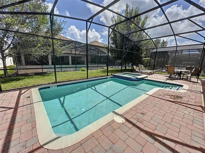 Image No.2-8 Bed Property for sale