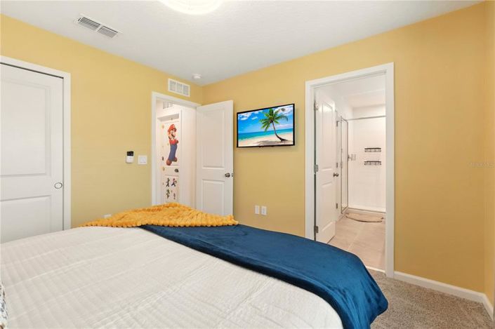 Image No.20-6 Bed Townhouse for sale