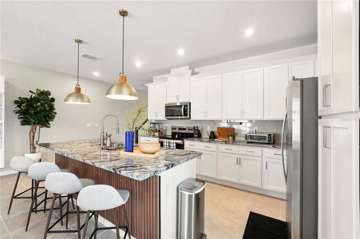 Image No.4-6 Bed Townhouse for sale