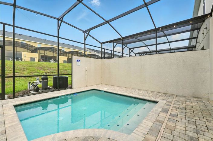 Image No.40-6 Bed Townhouse for sale